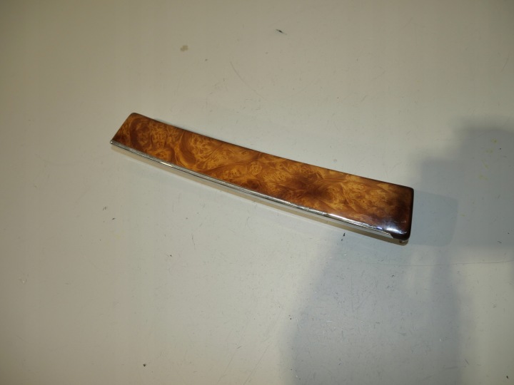 ukrasna lajsna konzoli MERCEDES W211 A2116800371