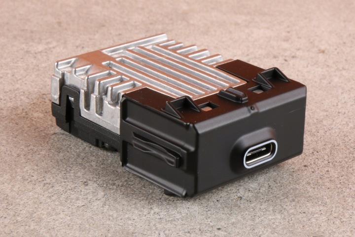 BMW 5' G60 G61 M5 G90 G99 iX I20 Adapter, Stecker ZLACZE PORT USB SINGLE 5B51C72