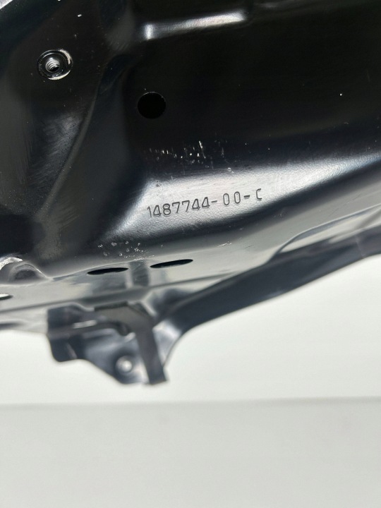 TESLA Y STENGTHENING PAS BACK 1487742-99-K 1487744- 00- C 7