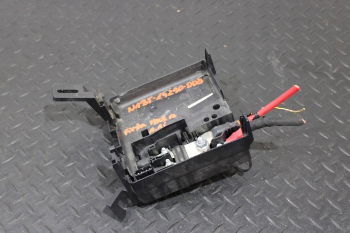 ROZDZIELACZ PRADU FORD FIESTA MK8 LIFT N1BT-14290-DDD