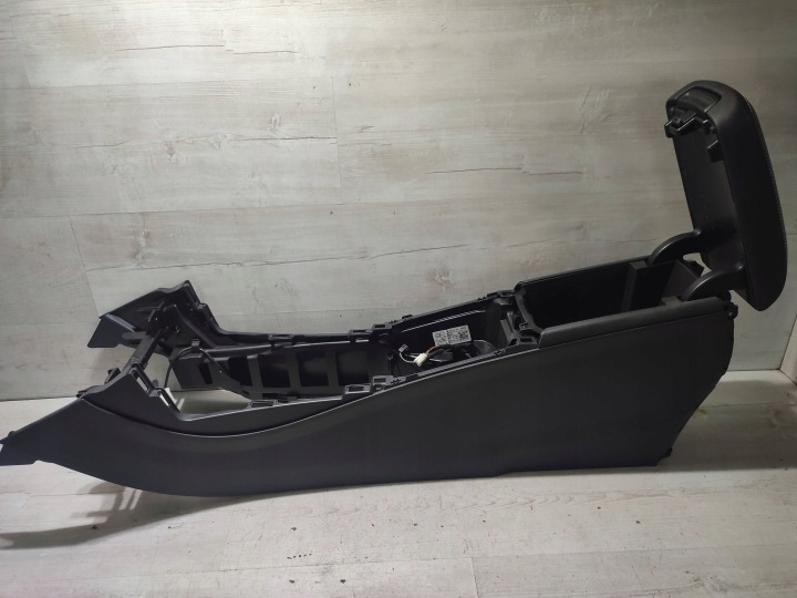 Mercedes-Benz GLA W156 2015 Loketní opěrka tunelu srodkowego