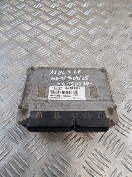 riadiaca jednotka MOTORA 06A906033J 5WP4003803 AUDI A3 8L 1.6B EUROPA