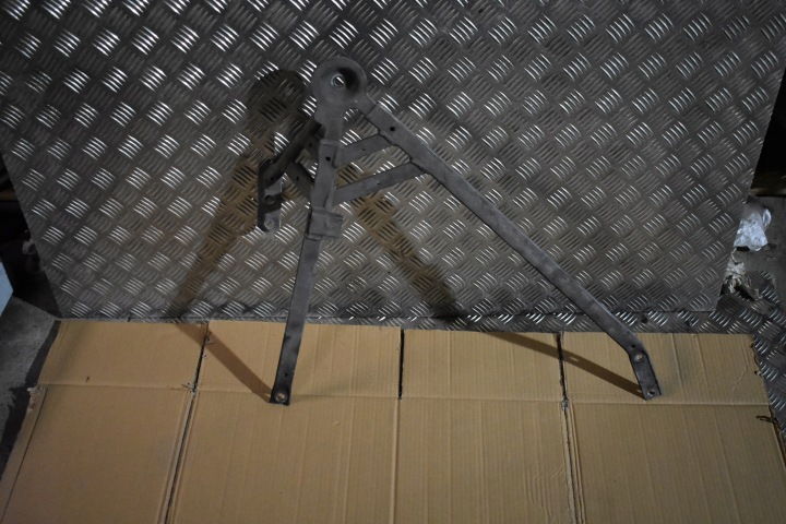IDEALNA SPREIZE HINTEN LINKS BMW G22 F80 F82 1