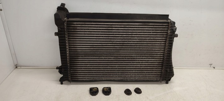 Kühler Wasserkühler intercooler VW Passat B6 1,9 TDI