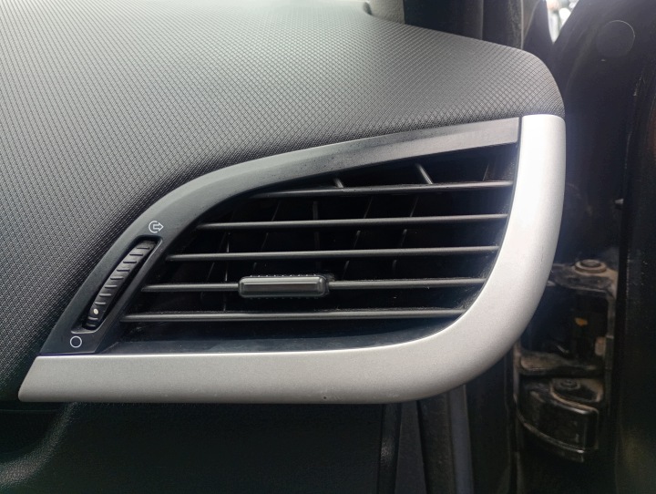 rešetka rešetka ventilacije zračni desna suvozača Peugeot 207 SW 06-13