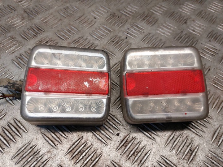 light left rear part + right rear part MERCEDES-BENZ T1 KACZKA UNIWERSALNE