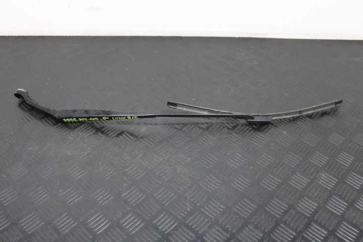 nosač metlica brisača brisača desna 8888203183 LYNK&CO LYNK & CO 01 LIFT
