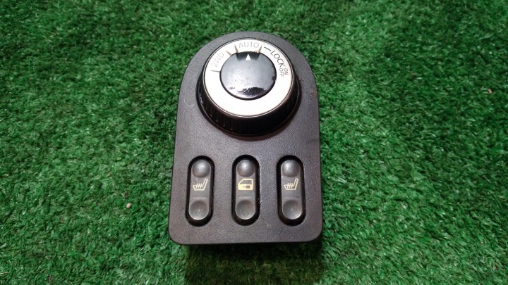 switch of the heating seat NISSAN QASHQAI jd61a