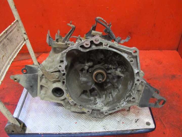 TOYOTA AURIS und 1 E15 1.33 DUAL VVTI 1NR-FE Getriebe MANUALNA 6-KA