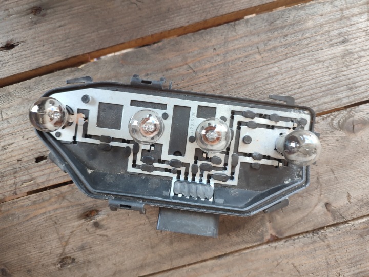 uložak reflektora stražnje Volkswagen Transporter - Caravelle T5 7H0945258A