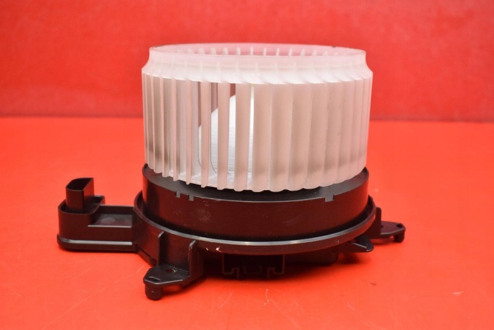 UE CZ116360-606A TOYOTA YARIS 4 IV 20 4