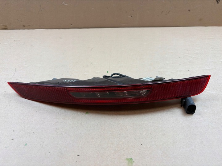 Porsche Macan (95B) 95B945725G Linkerzijde Achterbumperlamp 8