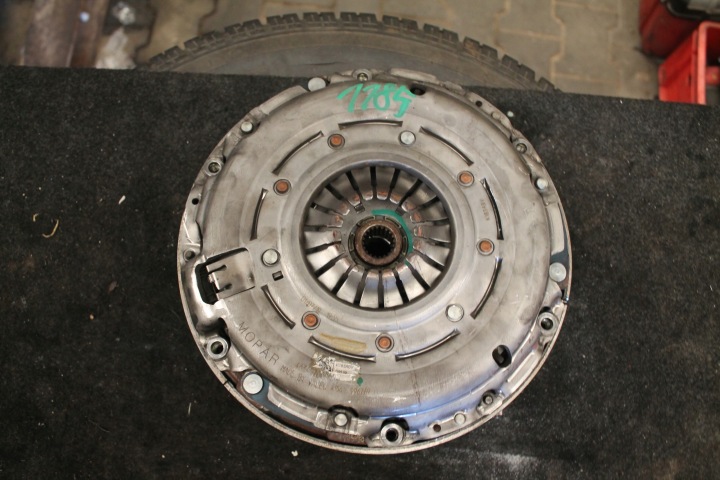 1185. Reifen Rad Schwungrad JEEP 46345769 46345770