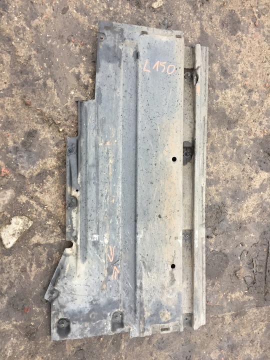 AUDI A4 B8 A5 cover cover of the floor chassis left