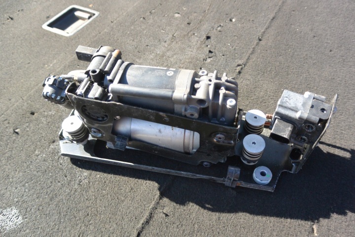 KOMPRESOR Achsträgers Pumpe PNEUMATYCZNA BMW 5 F10 F11 F07 6794465