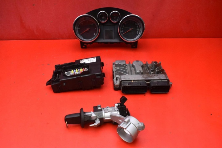 IMMO computer Montaggio 55580340 AAY9 OPEL MERIVA B 1.7 CDTI 130 KM 10-14