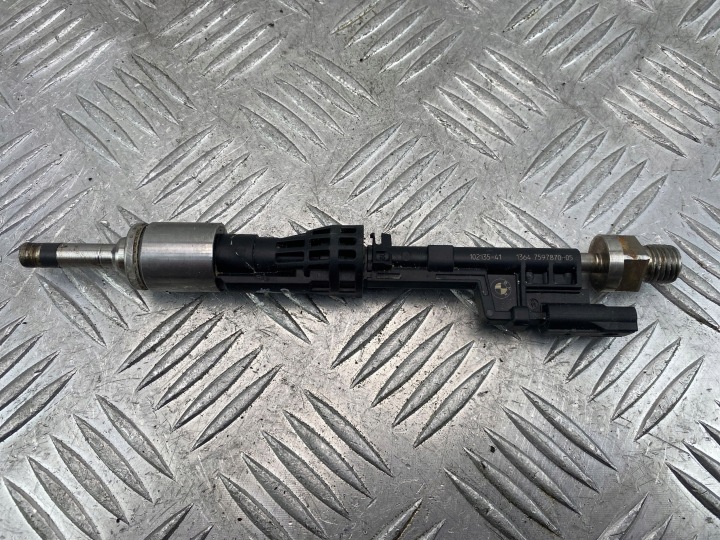 BMW 5 520i F10 F11 2.0 vstrekovač 7597870 N20