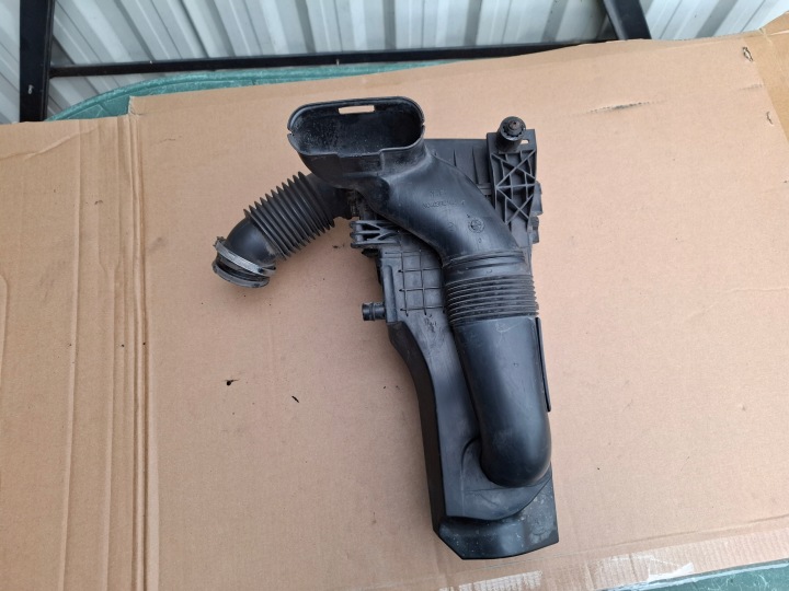 cover of a filter, air FORD FIESTA MK7 1.25 1.4 petrol 08-17r