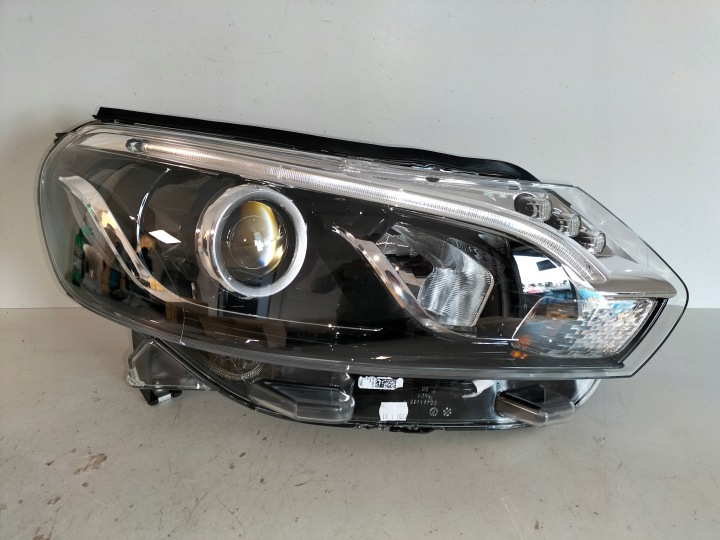 Licht vorne reflektor rechts TOYOTA PROACE II 16- XENON