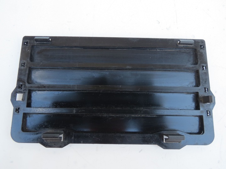 Lüftungsgitter Zufuhr WENTYLATORA PORSCHE CAYENNE 4.5 V8 AUDI Q7 8A0121223A