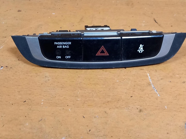 PANEL light switch of warning lights HYUNDAI IX35 84740-2S450 10-15
