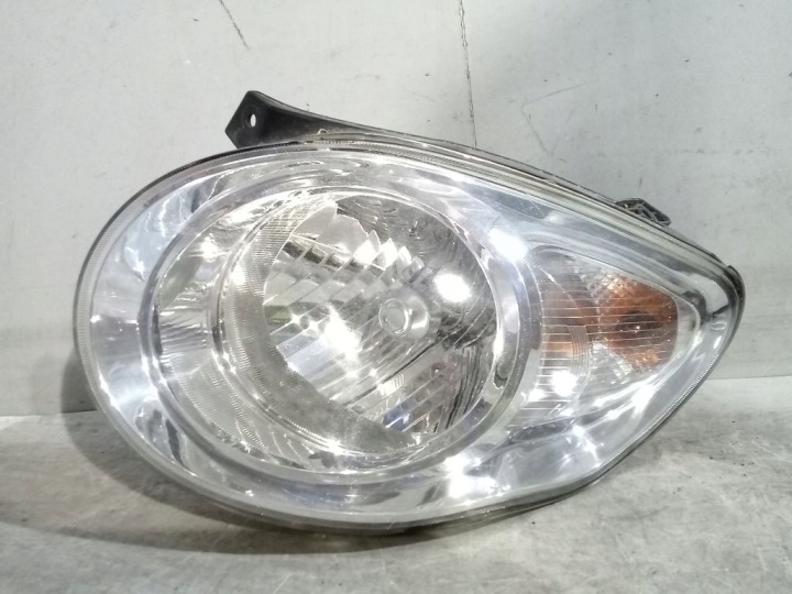 Kia Picanto and lift light left front front
