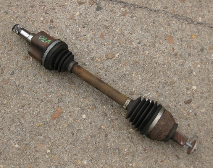 VOLVO V70 2.0 D 09R semi-axis front left front short.