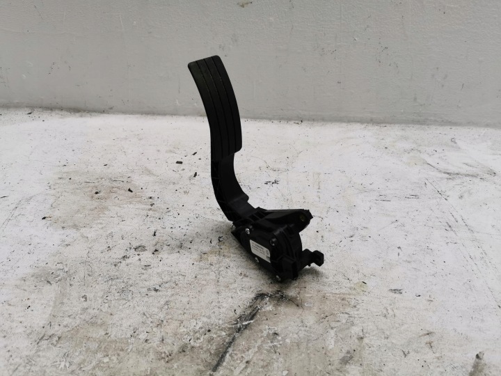POTENCJOMETR GAZU RENAULT CAPTUR I 180029347R