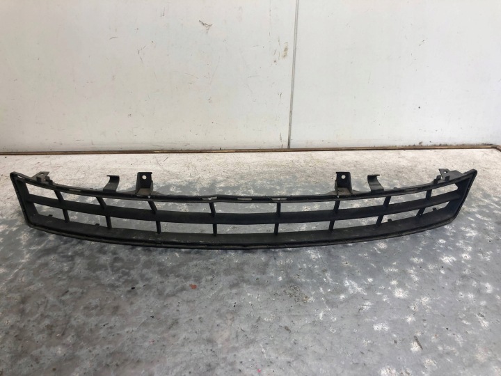 grid central of a bumper front OPEL MERIVA B LIFT 13378395