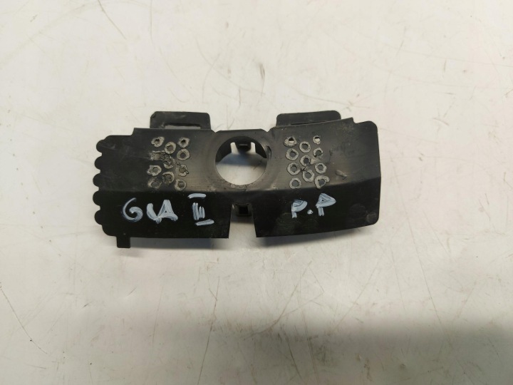MERCEDES GLA 200 II H247 Koszyk držák senzoru PDC předek pravý