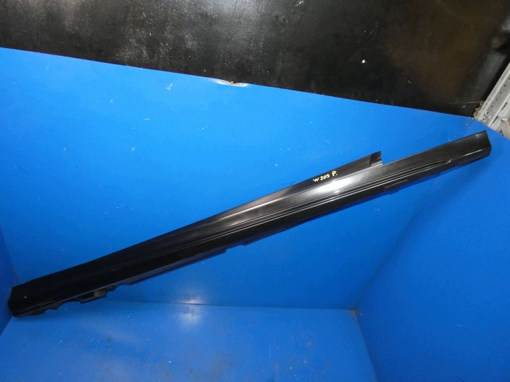 MERCEDES C KLASA W205 moulding threshold exterior cap right