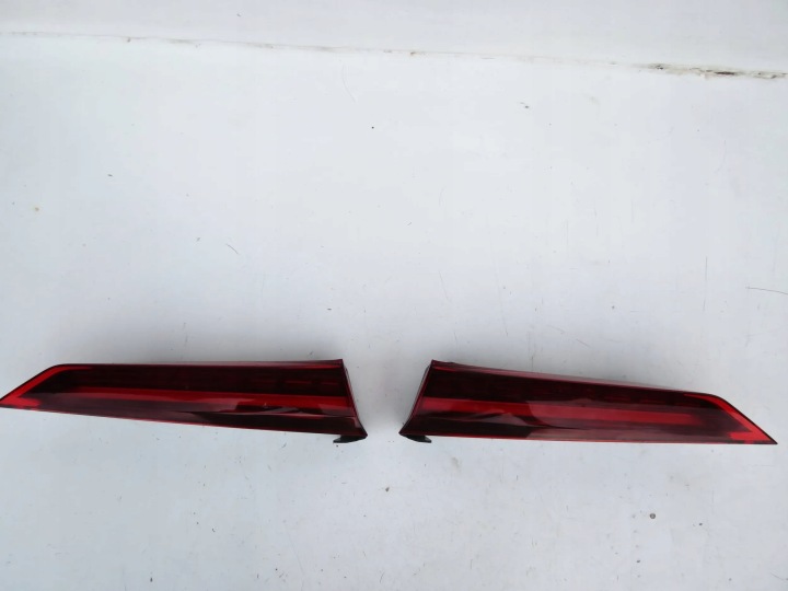 VOLVO S60 III far lijeva stražnje zadnja hauba prtljažnika 32133725