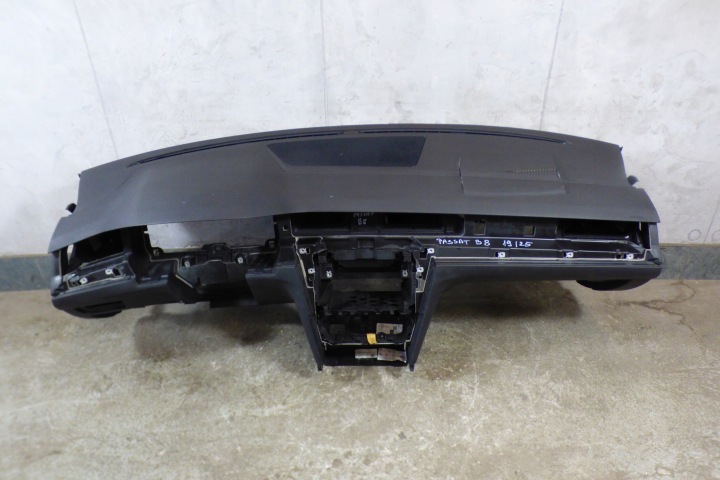 dashboard cockpit 3G1857003CA po wystrzale VOLKSWAGEN PASSAT B8