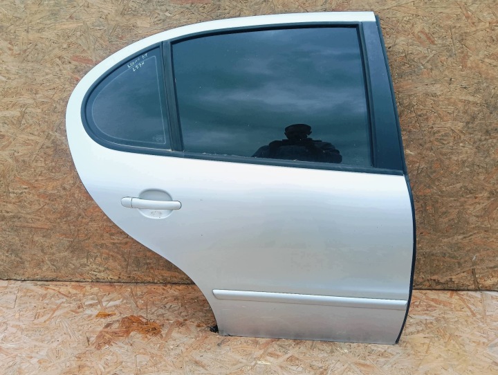 ajtó jobb hátsó Seat Leon és 1.8 T L57N