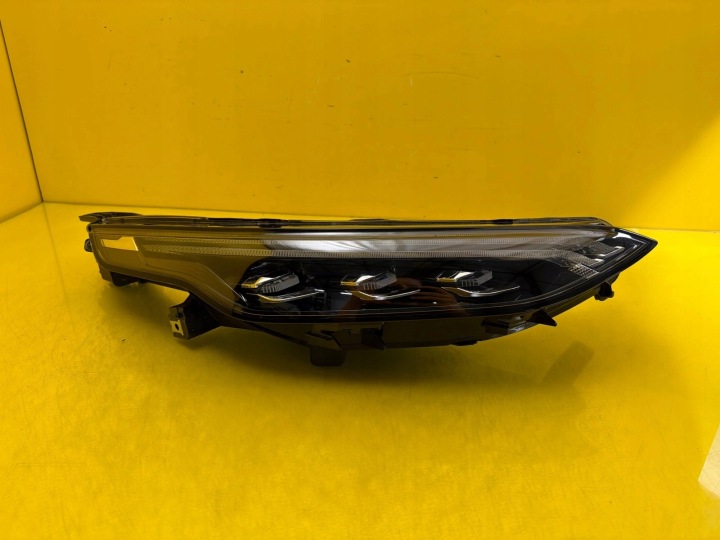 Licht rechts Maxus Euniq 6 Full Led DRL C00371014