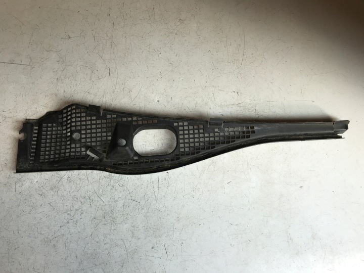 Grille égouttage Droit DACIA SANDERO 8200294316