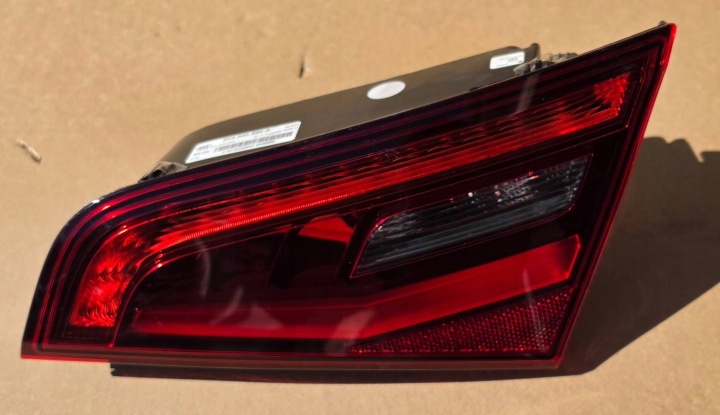 Audi A3 8v HB 5D Licht hinten für die Heckklappe rechts vor Lifting 2012-2016
