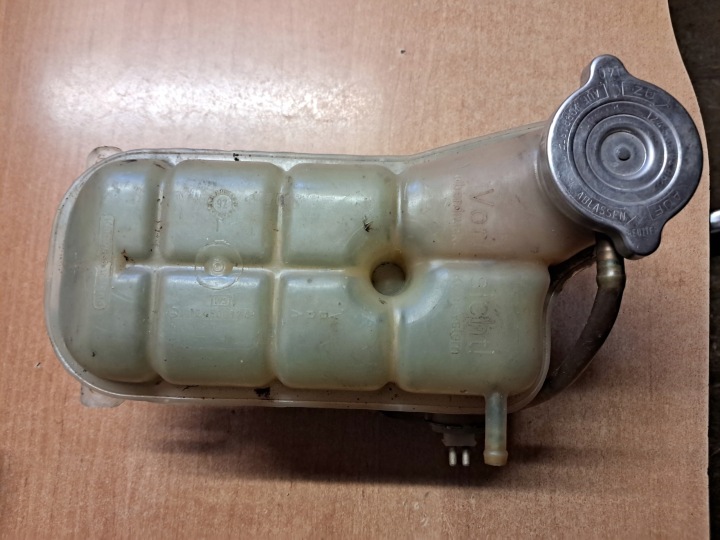 Behälter des Gasses CHLODNICZEGO MERCEDES W201 190 1245001749