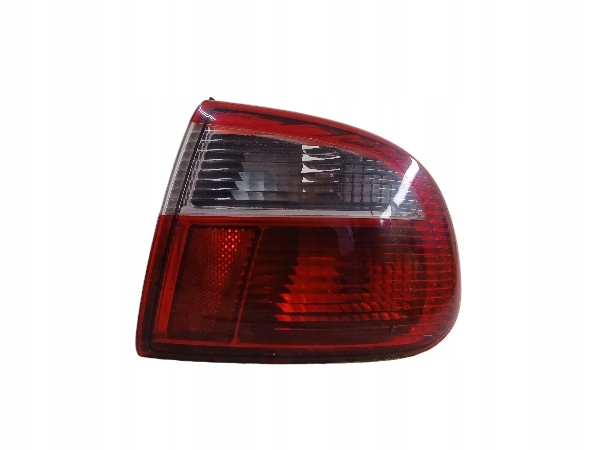 SEAT LEON und Licht rechts heck W Kotflügel