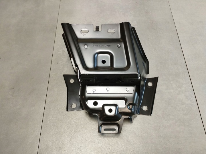 Mercedes-Benz E W213 2018 Halter Halter A2136308700