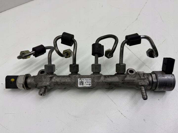AUDI A6 C7 2.0 TDI CNH Kraftstoffverteiler Einspritzleiste des Kraftstoffsbehälters + Sensor