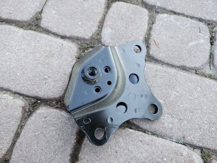 bracket console holder springing left Toyota Highlander XU70