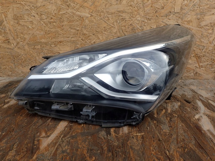 light left REFLEKTOR TOYOTA YARIS 3 III LIFT IV