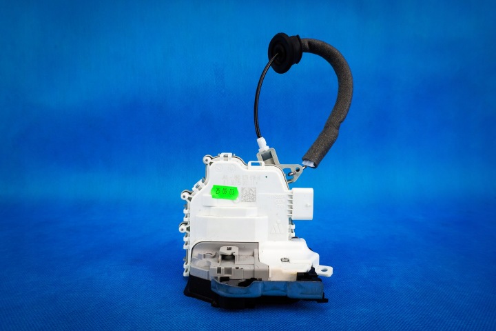 de la serrure portière droite arrière Audi A3 8V A4 A5 8T 8K0839016H