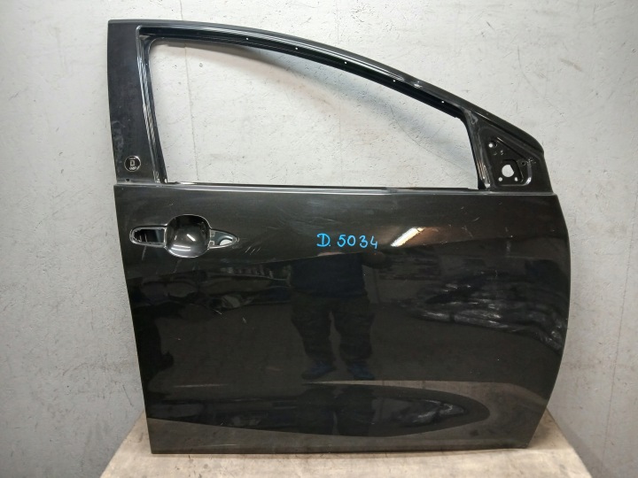 dveře předek pravé TOYOTA YARIS IV 4 20