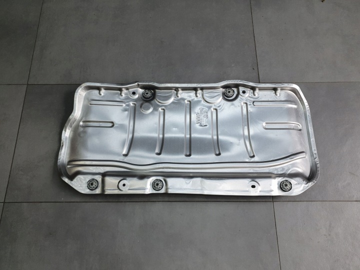 Audi A3 8Y hb copertura GREMBIALINA termiczna 5Q0825701E