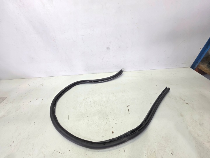 Joint Portière WEWNTRZNA Gauche Avant Inférieur AUDI A5 8T CABRIO 8F0831707B
