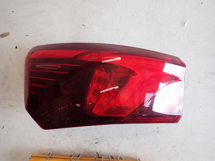 light rear part rear left TOYOTA AVENSIS T27 LIFT T29 2015- KOMBI 81560-05310