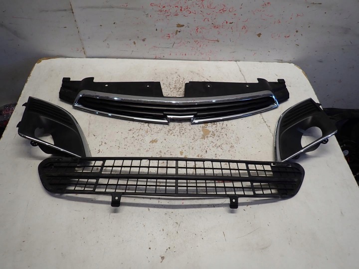 Grille/masque Grille Moyen Droit Gauche CHEVROLET CRUZE LIFT 2012- 95480166