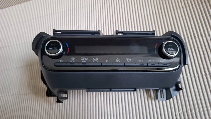 PANEL Bouton Climatisateur air conditionné de chauffage OGRZEWANIA MAZDA 2 HYBRID Z 2024 R